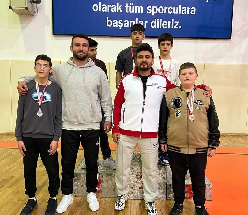 ANTRENÖR HALİL PULAT’IN ÖĞRENCİLERİ 25 NİSAN’DA BİLECİK’TE GÜREŞECEK