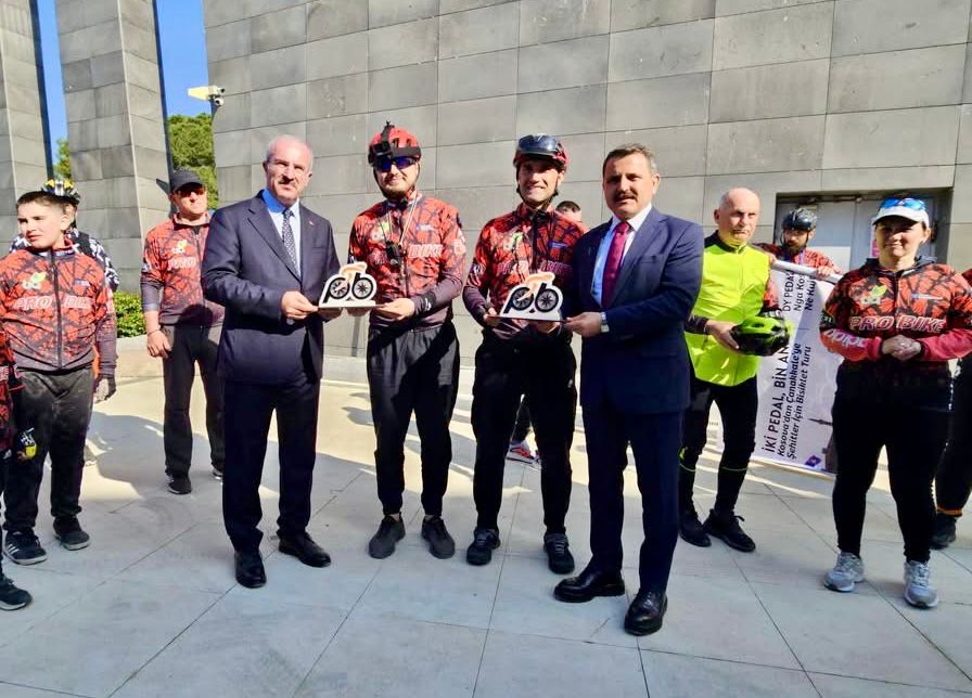 KOSOVA’DAN GELEN BİSİKLETÇİLER TARİHİ ALANDA AĞIRLANDI