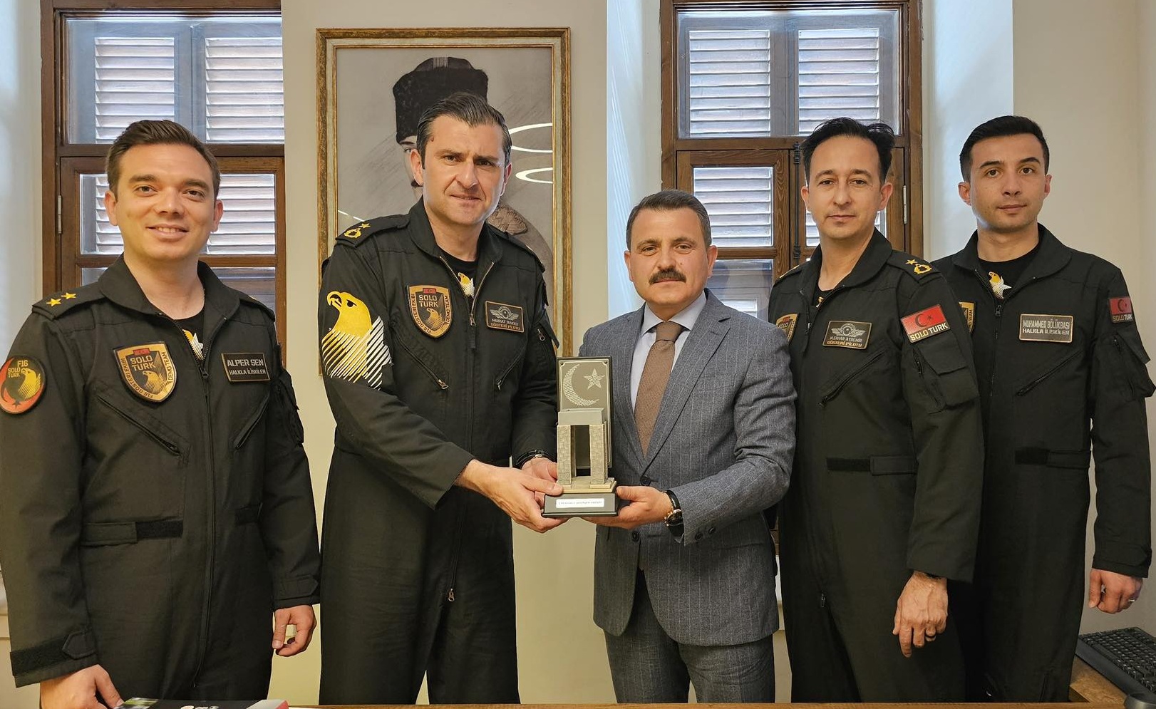 SOLOTÜRK EKİBİNDEN TARİHİ ALAN BAŞKANINA ZİYARET