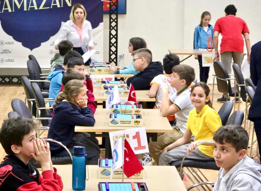 YENİCE’NİN ZEKA ŞAMPİYONLARI ÖDÜLLENDİRİLDİ