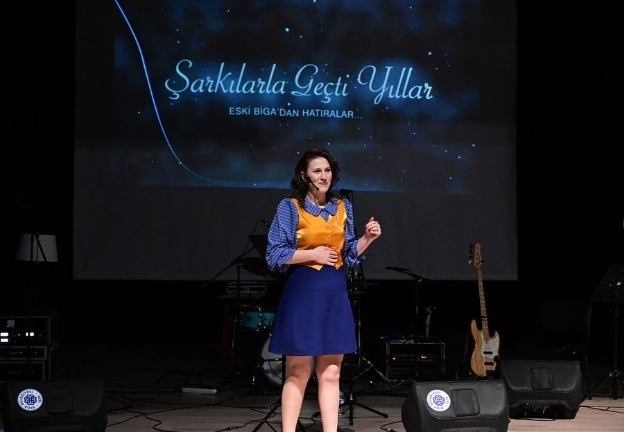 YAZARLARIMIZ ŞARKILARLA GEÇTİ YILLAR GÖSTERİSİNDE BULUŞTU