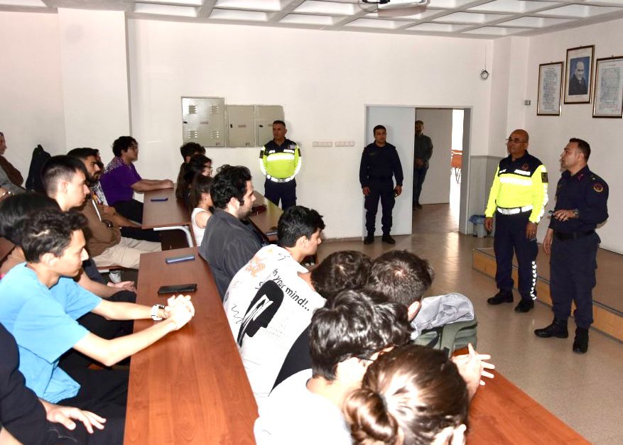 ÇAN JANDARMASI’NDAN ÜNİVERSİTE ÖĞRENCİLERİNE SEMİNER