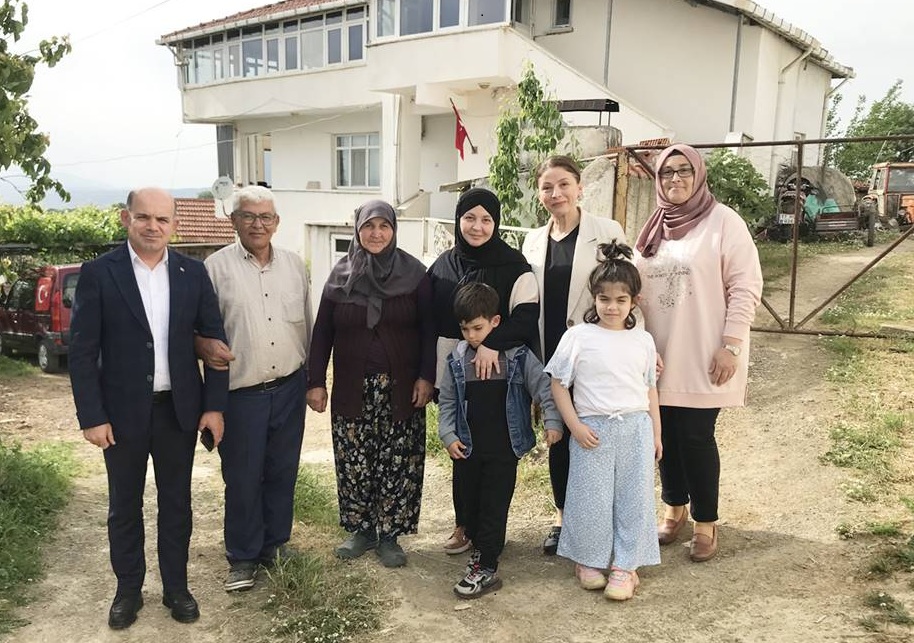 KAYMAKAM NEBİOĞLU’NDAN EŞİYLE BİRLİKTE ŞEHİT ANNELERİNE “ANNELER GÜNÜ” ZİYARETİ