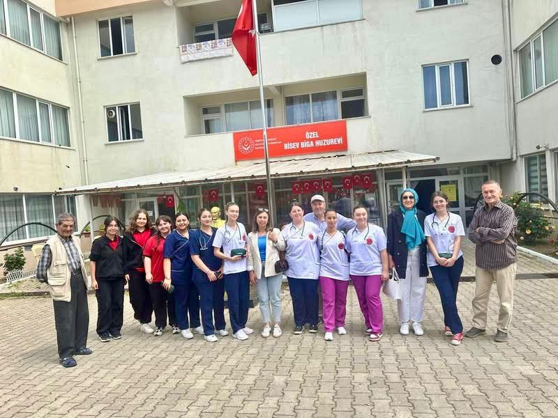 ÇAN SEVİM BODUR MTAL ÖĞRENCİLERİNDEN HUZUREVİ ZİYARETİ