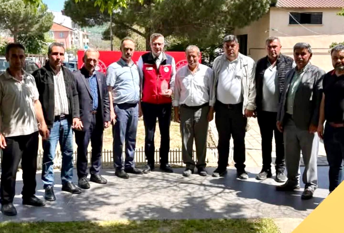 MUHTARLARDAN YENİCE İLÇE TARIM VE ORMAN MÜDÜRÜNE PLAKETLİ ZİYARET