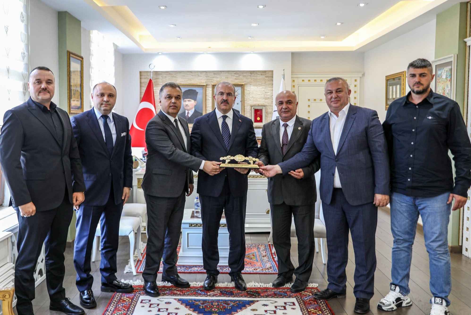 İL GENELİNDEKİ YAĞLI PEHLİVAN GÜREŞLERİ TEK ÇATI ALTINDA ÇARDAK’TA YAPILACAK