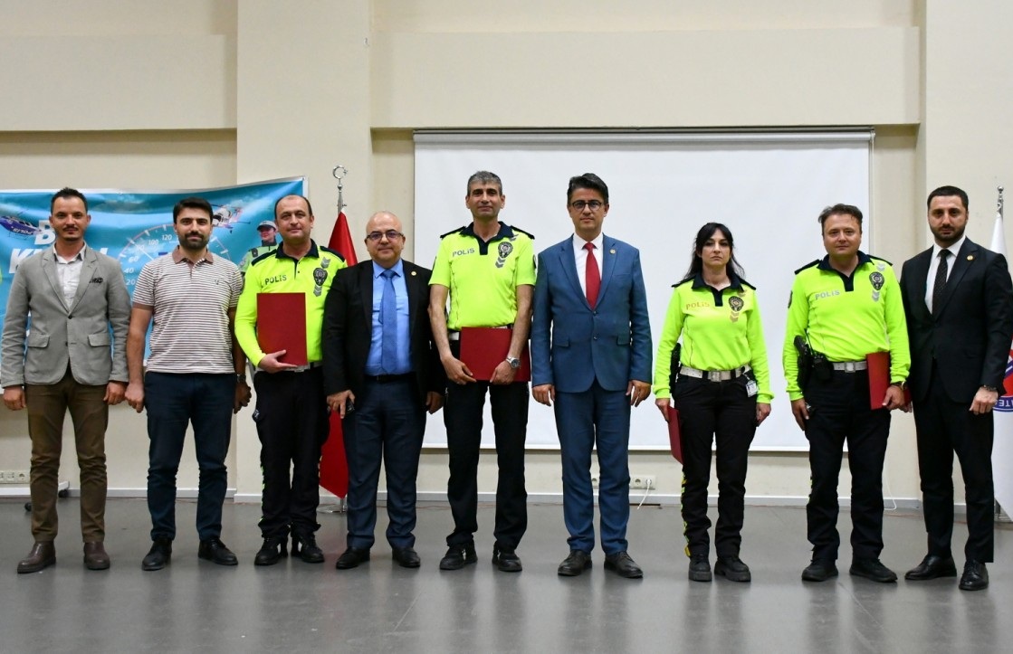 ÇOMÜ’DE GÜVENLİ SÜRÜŞ VE TRAFİK BİLİNCİ EĞİTİMİ