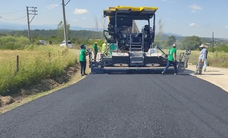 ÇAN ETİLİ–AHLATLIBURUN YOLUNDA BİTÜMLÜ SICAK KARIŞIM (BSK) ASFALT KAPLAMASI