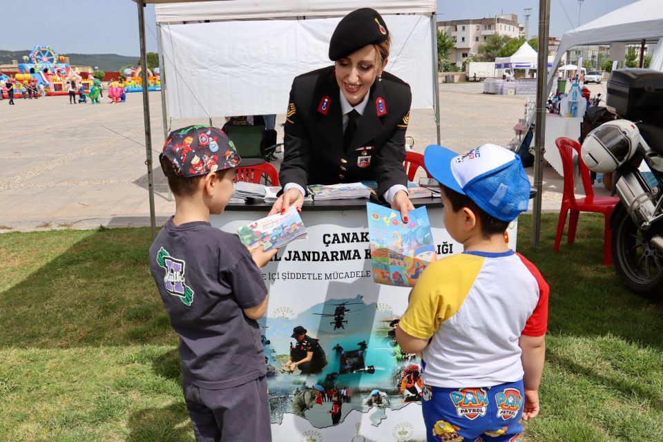 ÇOCUK ŞENLİĞİNDE GÜVENLİĞİ SAĞLAYIP ÇOCUKLARA YÖNELİK ÇALIŞMALAR YÜRÜTTÜLER