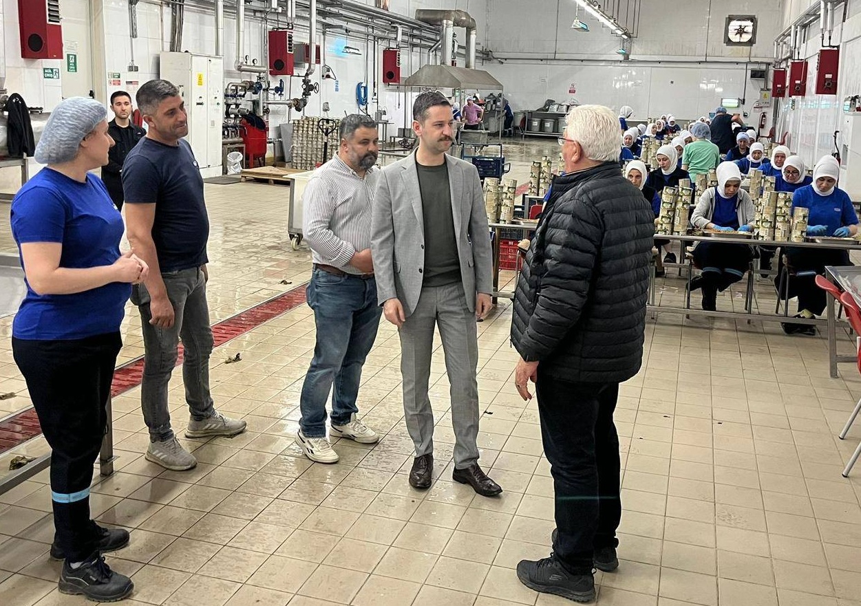 KAYMAKAMDAN İLÇEDEKİ GIDA FABRİKALARINA ZİYARET VE İNCELEME