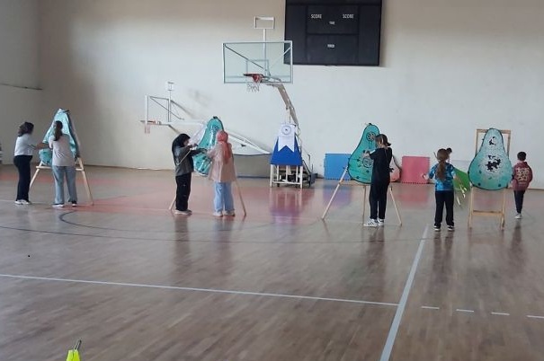 MİNİK ELLER, GELECEĞE OK ATTI