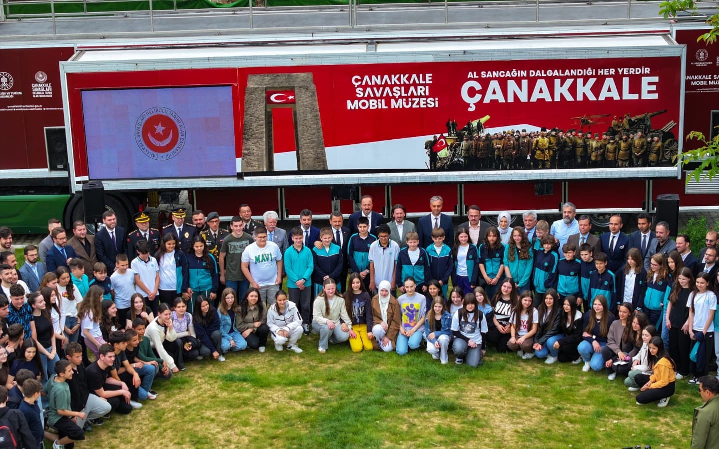 MOBİL MÜZE ÜSKÜP’TE… ÇANAKKALE RUHU, KUZEY MAKEDONYA’DA CANLANIYOR…