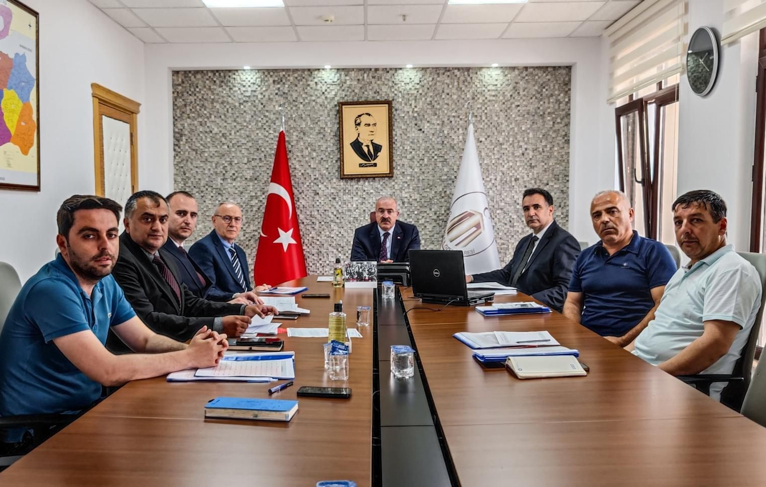 VALİDEN GENEL SEKRETER VE BİRİM MÜDÜRLERİYLE İL ÖZEL İDARESİNDE DEĞERLENDİRME TOPLANTISI