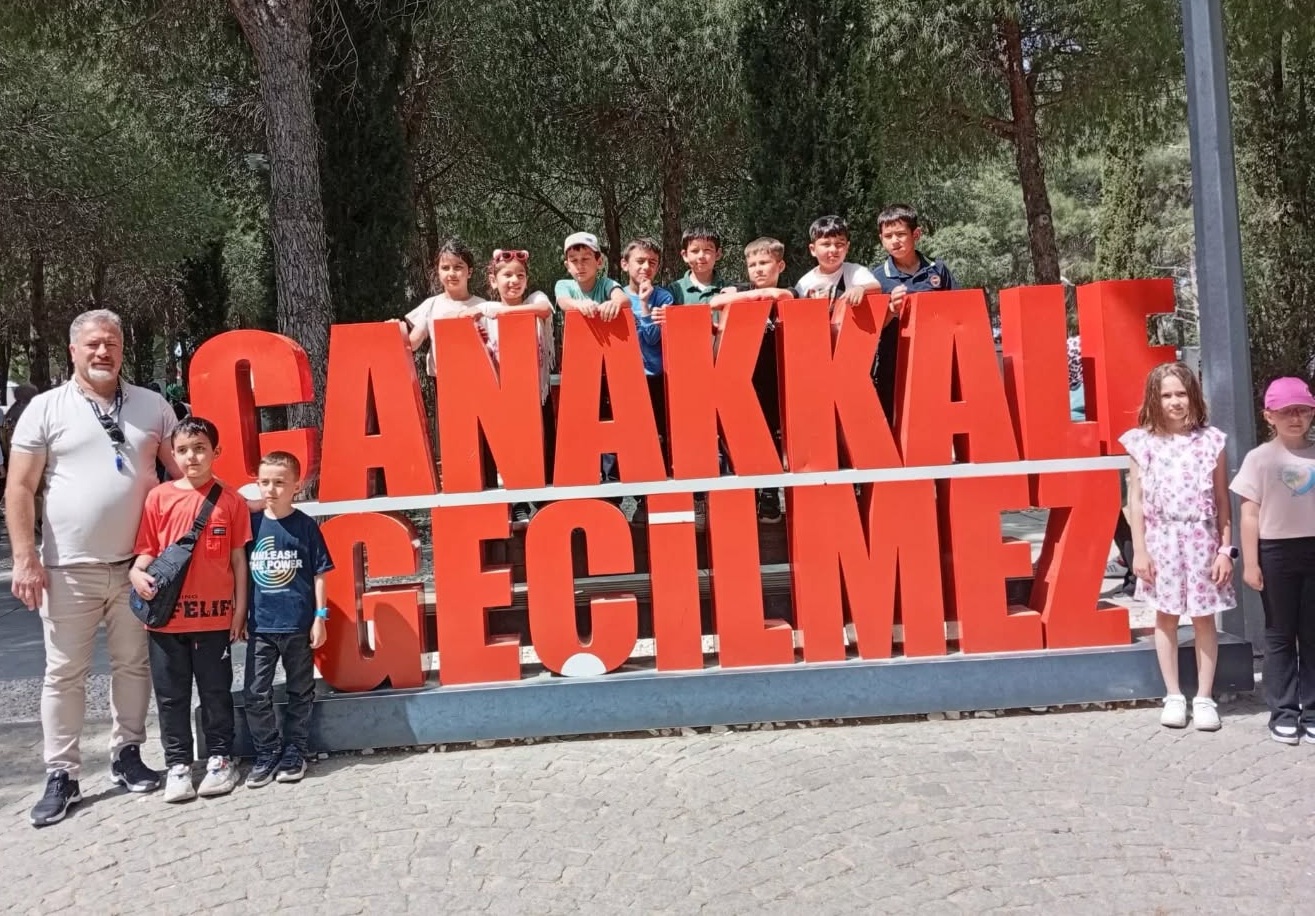 ÇANLI ÖĞRENCİLER, ŞEHİTLER ABİDESİ İLE TARİHİ ALANDA GEZİ YAPTI