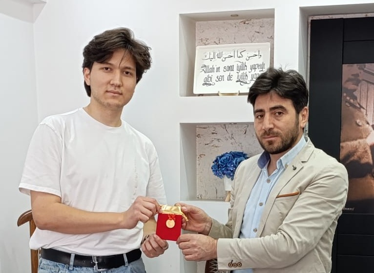 ÜNİVERSİTELER ARASI UMRE ÖDÜLLÜ BİLGİ YARIŞMASINI, YENİCE MYO ÖĞRENCİSİ KAZANDI