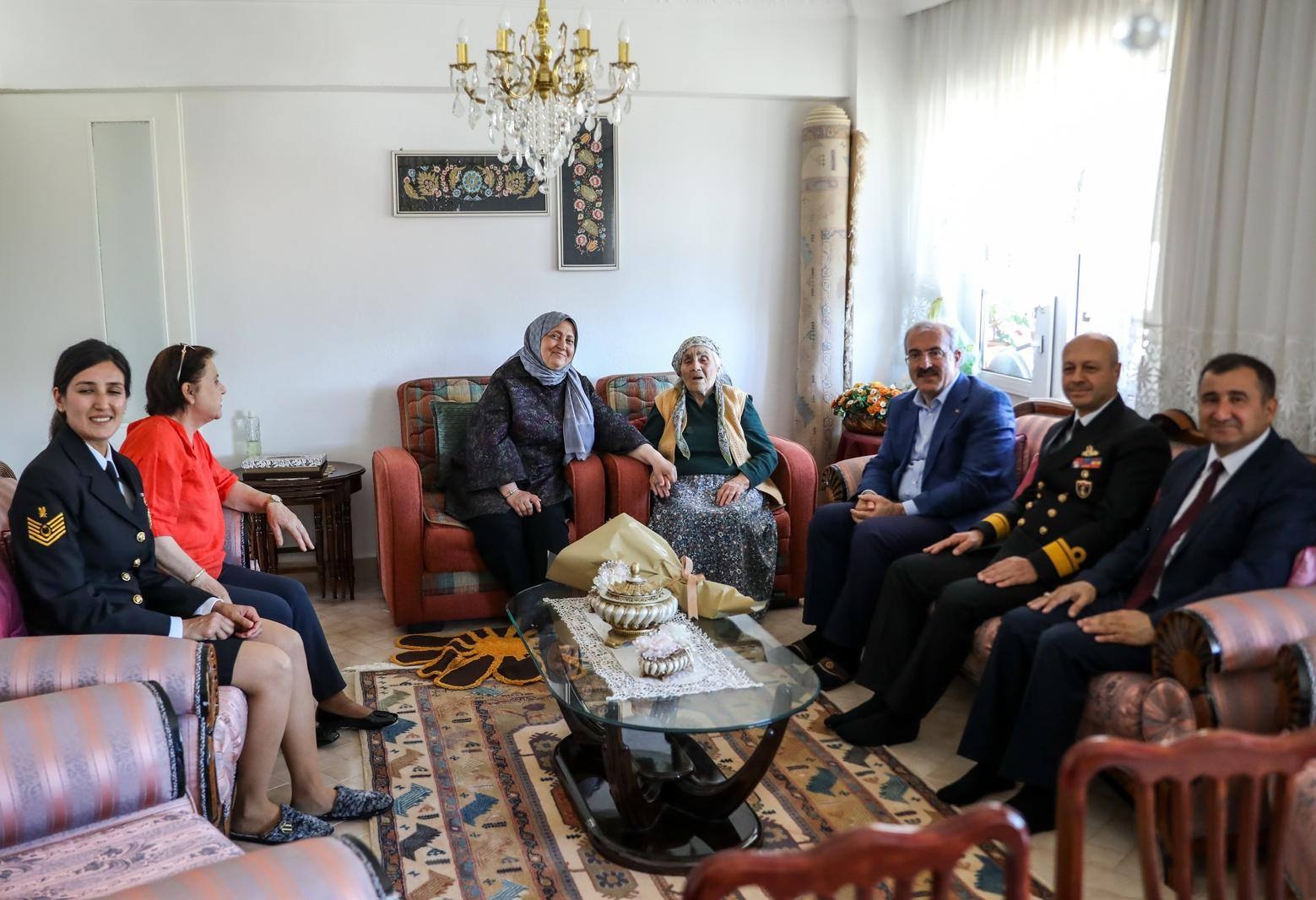 VALİ TORAMAN VE EŞİ, ANNELER GÜNÜNDE ŞEHİT ANNELERİNİ UNUTMADI