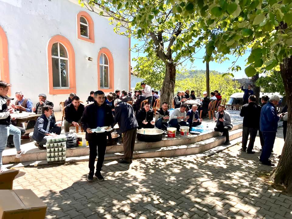 YENİCE KABALI VE BOYNANLAR’DA GELENEKSEL KÖY HAYRI