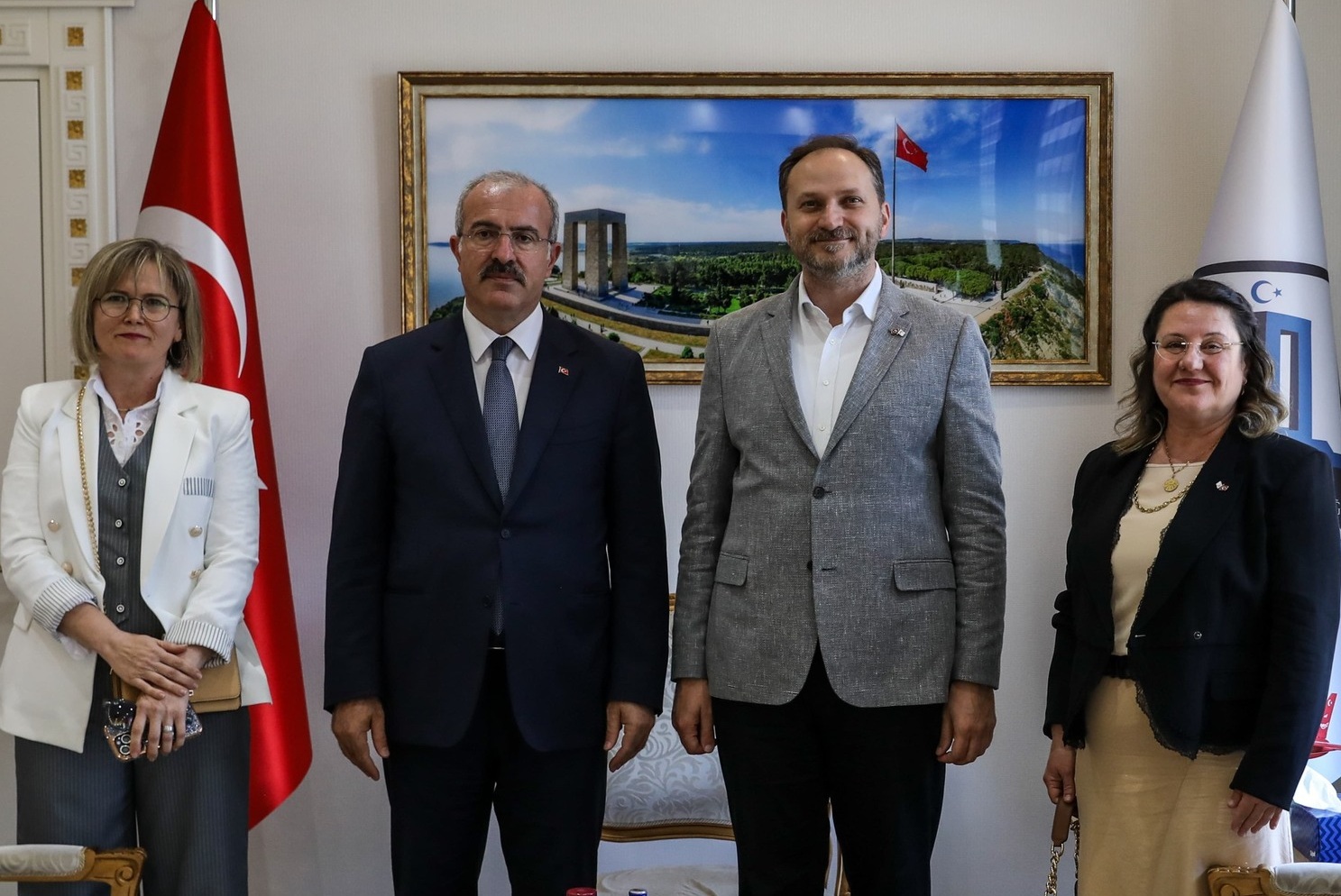 YEŞİLAY GENEL BAŞKANINDAN VALİYE ZİYARET