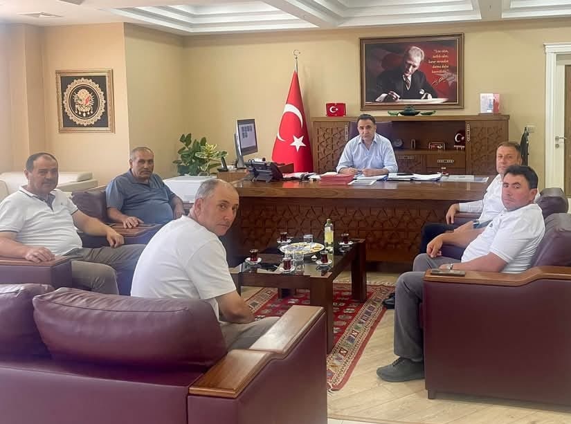 BAŞKAN OKAN’DAN MUHTARLARLA BİRLİKTE ÖZEL İDARE VE ORMAN BÖLGE MÜDÜRLÜĞÜNE ZİYARET