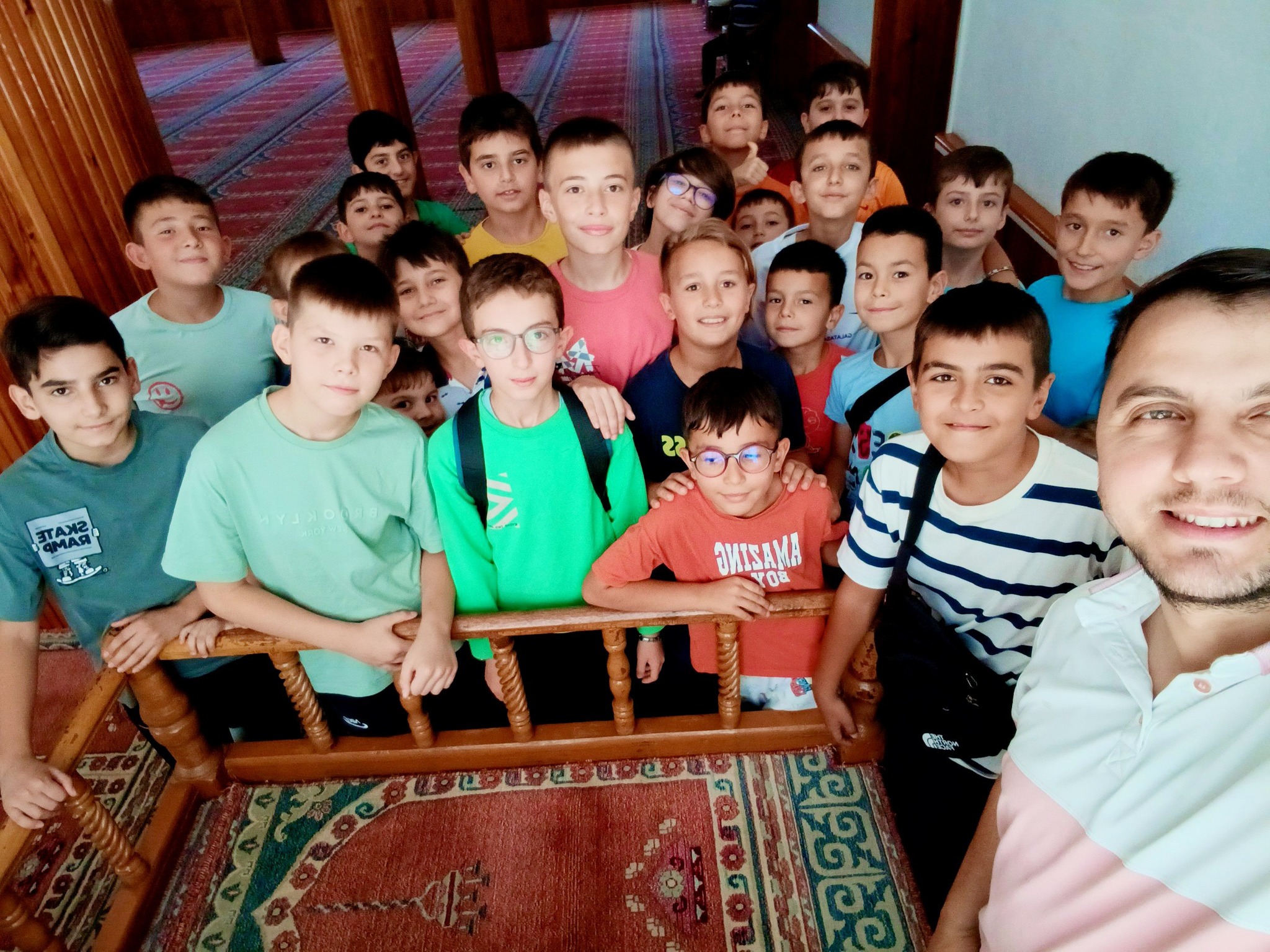 CAMİYİ SEVİYORUM, NAMAZIMI CAMİDE KILIYORUM UYGULAMASI