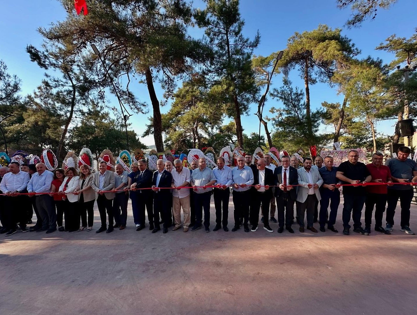 18 DÖNÜM ALAN ÜZERİNE İNŞA EDİLEN ÇAMLIK KAFE-RESTORAN AÇILDI