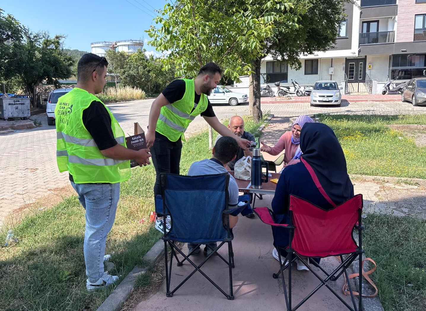 AK PARTİ ÇAN GENÇLİK KOLLARI, BABALAR GÜNÜNÜ UNUTMADI