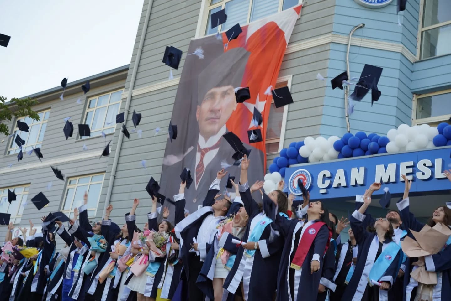 ÇAN MYO VE UYGULAMALI BİLİMLER FAKÜLTESİNDE MEZUNİYET COŞKUSU