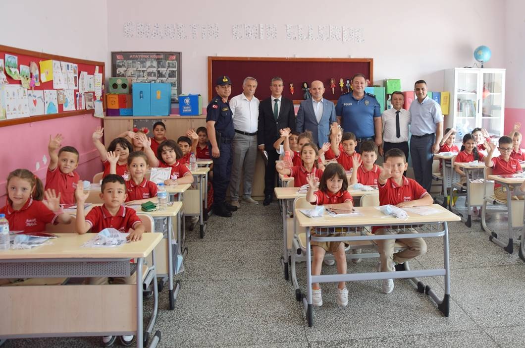 ÇAN’DA RESMİ KARNE TÖRENİ ATATÜRK İLKOKULUNDA YAPILDI