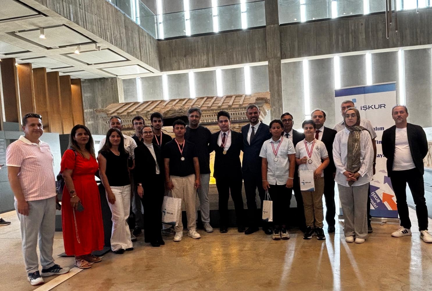 HAYALLER KÂĞIDA DÖKÜLDÜ, UMUTLAR DERECE ALDI