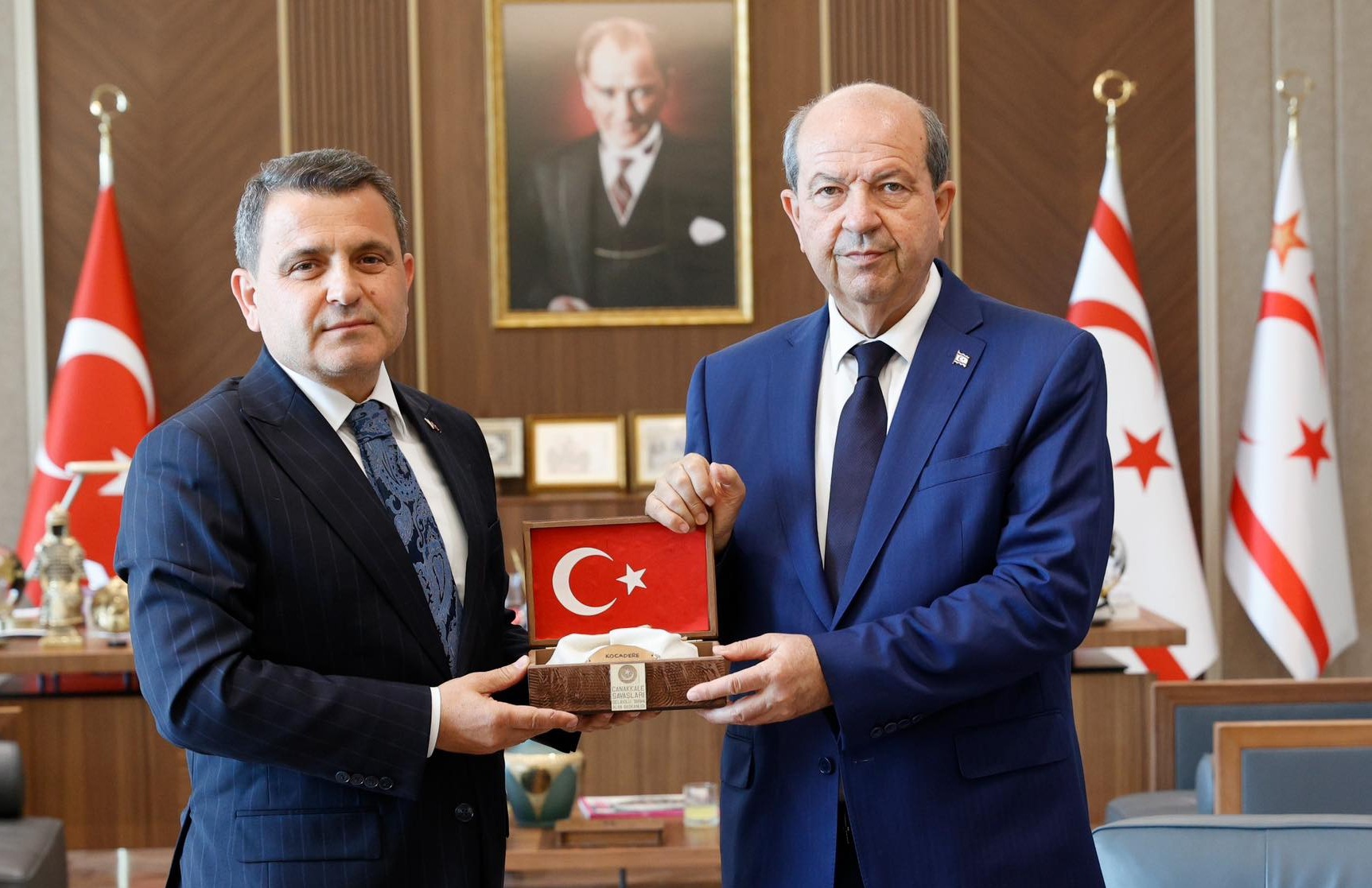 TARİHİ ALAN BAŞKANINDAN KKTC ÇIKARTMASI…