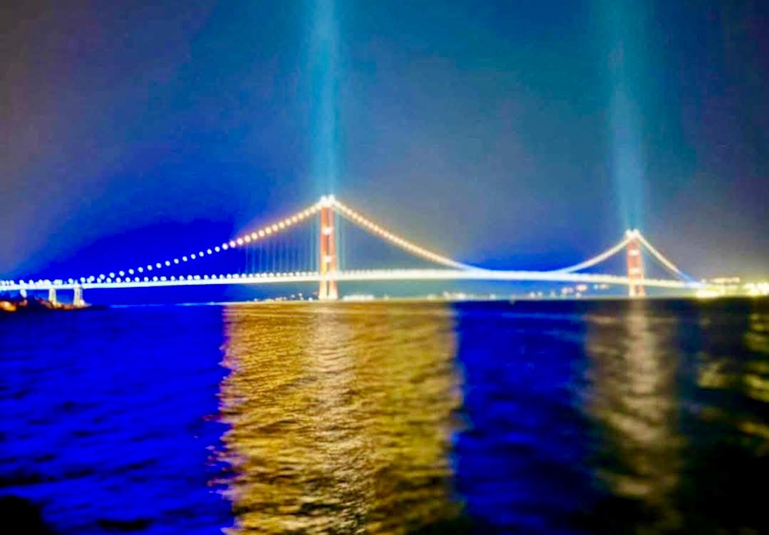 1915 ÇANAKKALE KÖPRÜSÜNDE FENERBAHÇE’YE SARI-LACİVERT IŞIKLARLA DESTEK