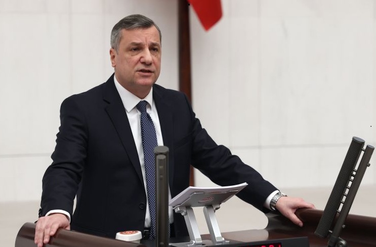 “SÜT ÜRETİCİLERİ BÜYÜK BİR EKONOMİK DARBOĞAZ İÇİNDEDİR”