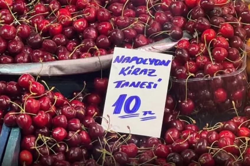 BUNU DA GÖRDÜK… TANEYLE KİRAZ… BİR ADET KİRAZ 10 LİRA…