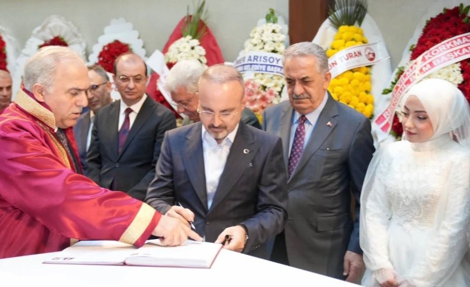 BAKAN YARDIMCISI TURAN, GENÇ ÇİFTİN NİKAH ŞAHİTLİĞİNİ YAPTI
