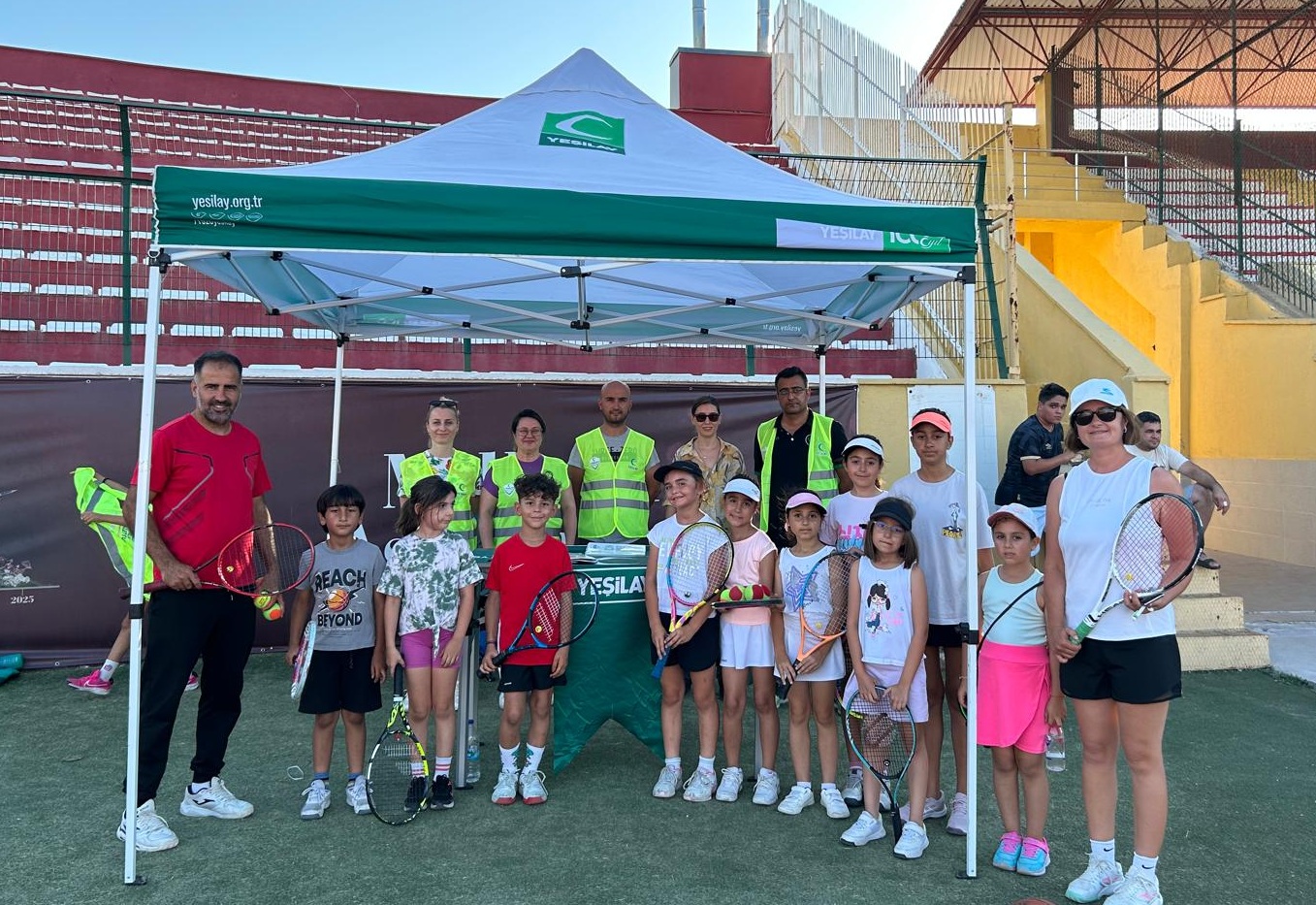 YEŞİLAY’DAN “SPOR BAĞIMLILIKLARDAN KORUR” ADLI UYUŞTURUCUYLA MÜCADELE ETKİNLİKLERİ