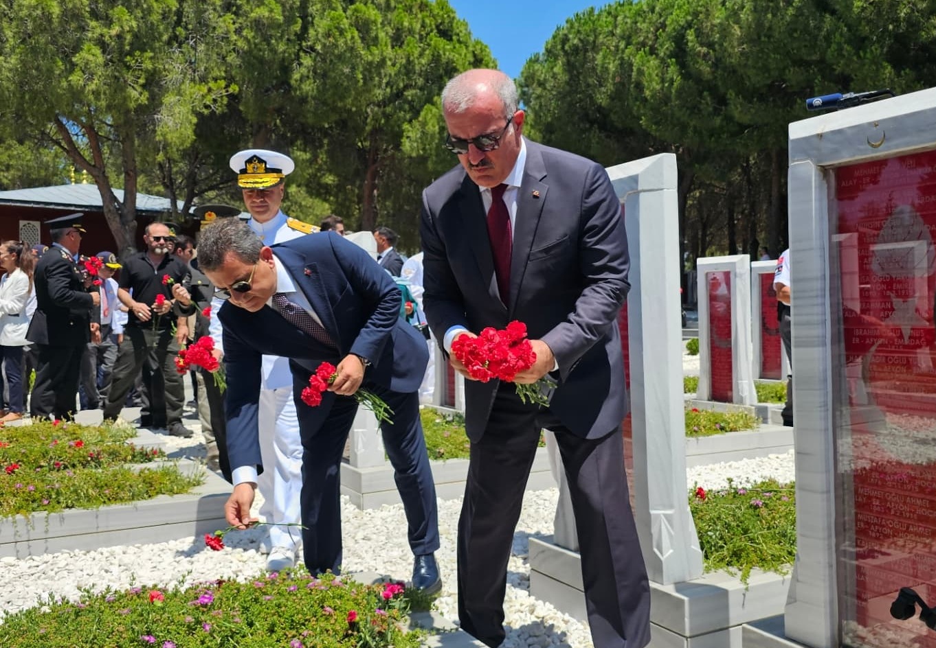 ŞEHİTLER ABİDESİ’NDE “15 TEMMUZ DEMOKRASİ VE MİLLİ BİRLİK GÜNÜ” ANMA TÖRENİ 