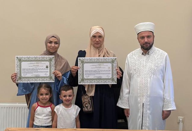 ALMANYALI ANNE VE KIZI MÜSLÜMAN OLUP “İNAYET” VE “NİSA” İSMİNİ ALDI