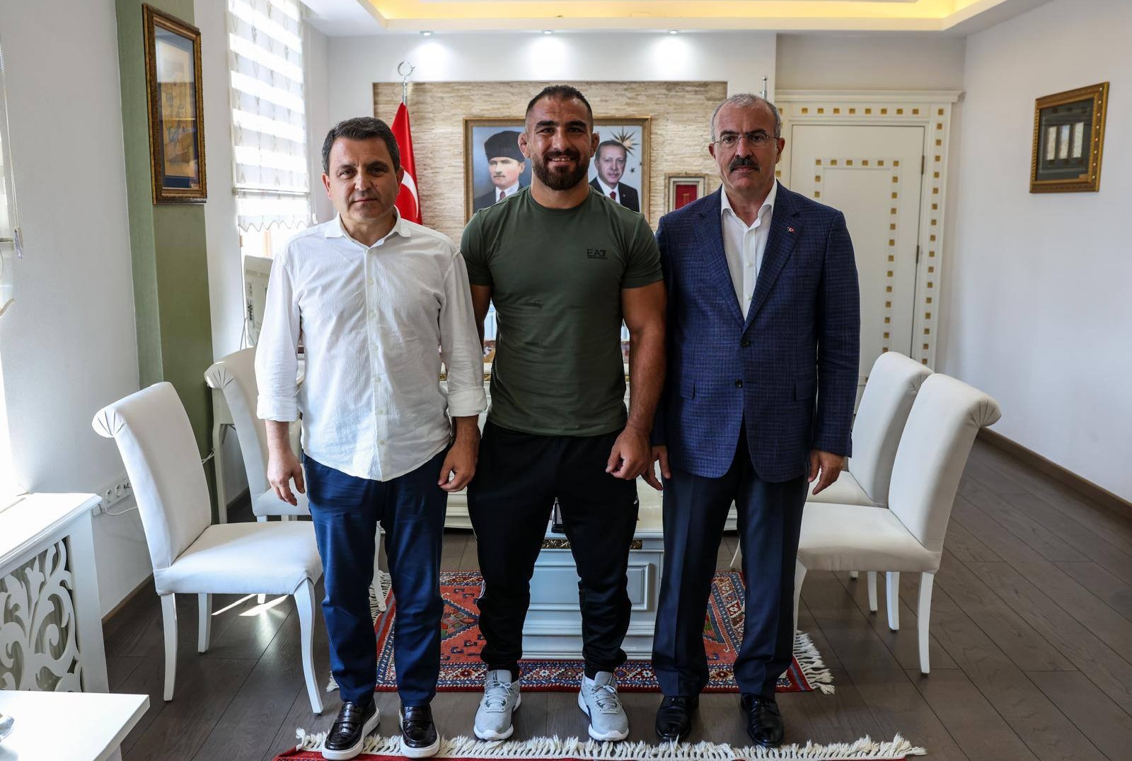 KIRKPINAR İKİNCİSİ BAŞPEHLİVAN AKTÜRK’TEN VALİ TORAMAN’A ZİYARET