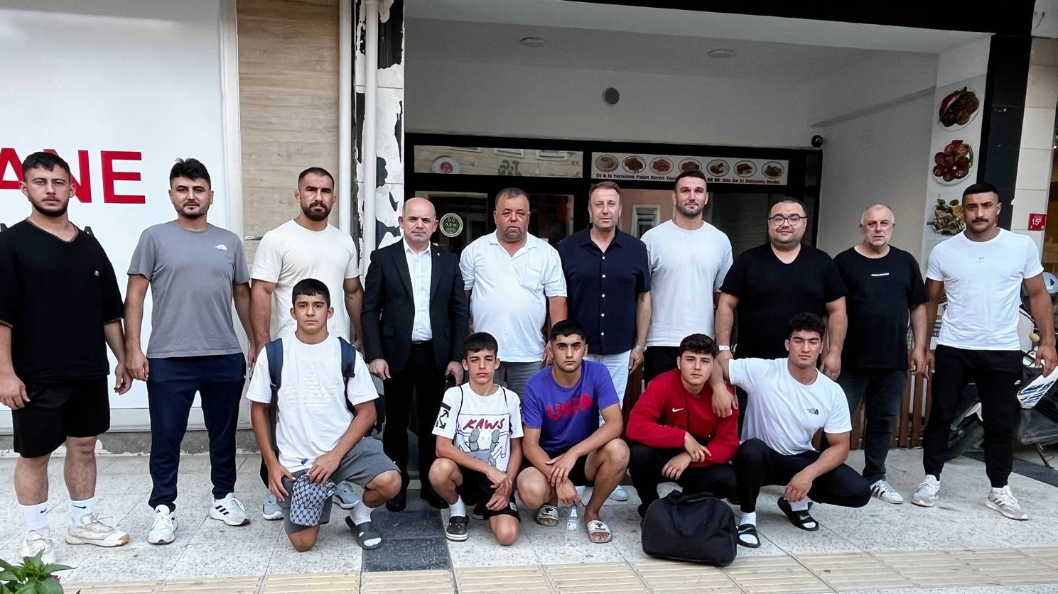 ÇAN GÜREŞ KULÜBÜNDEN KIRKPINAR’A KATILACAK GÜREŞÇİLERE MORAL YEMEĞİ