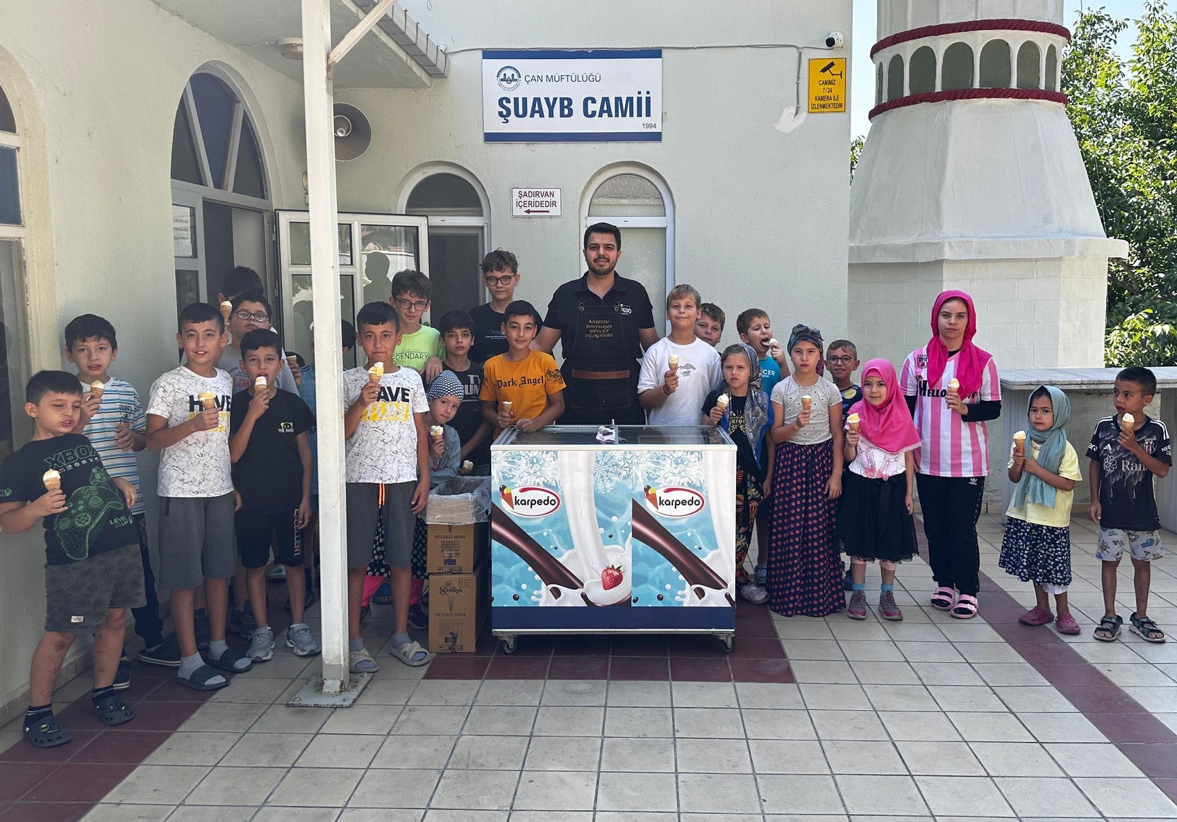 ÇAN’DA YAZ KUR’AN KURSU ÖĞRENCİLERİNE DONDURMA İKRAMI