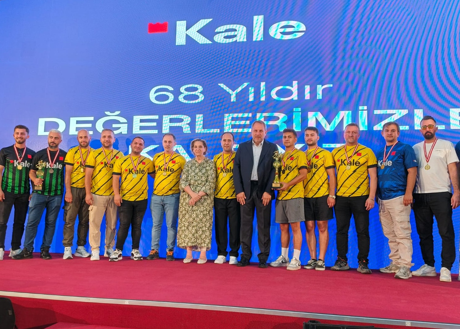 KALE’DEN ÖNCE ÖDÜL TÖRENİ, ARDINDAN MEVLİD VE YEMEK İLE DJ PERFORMANSI