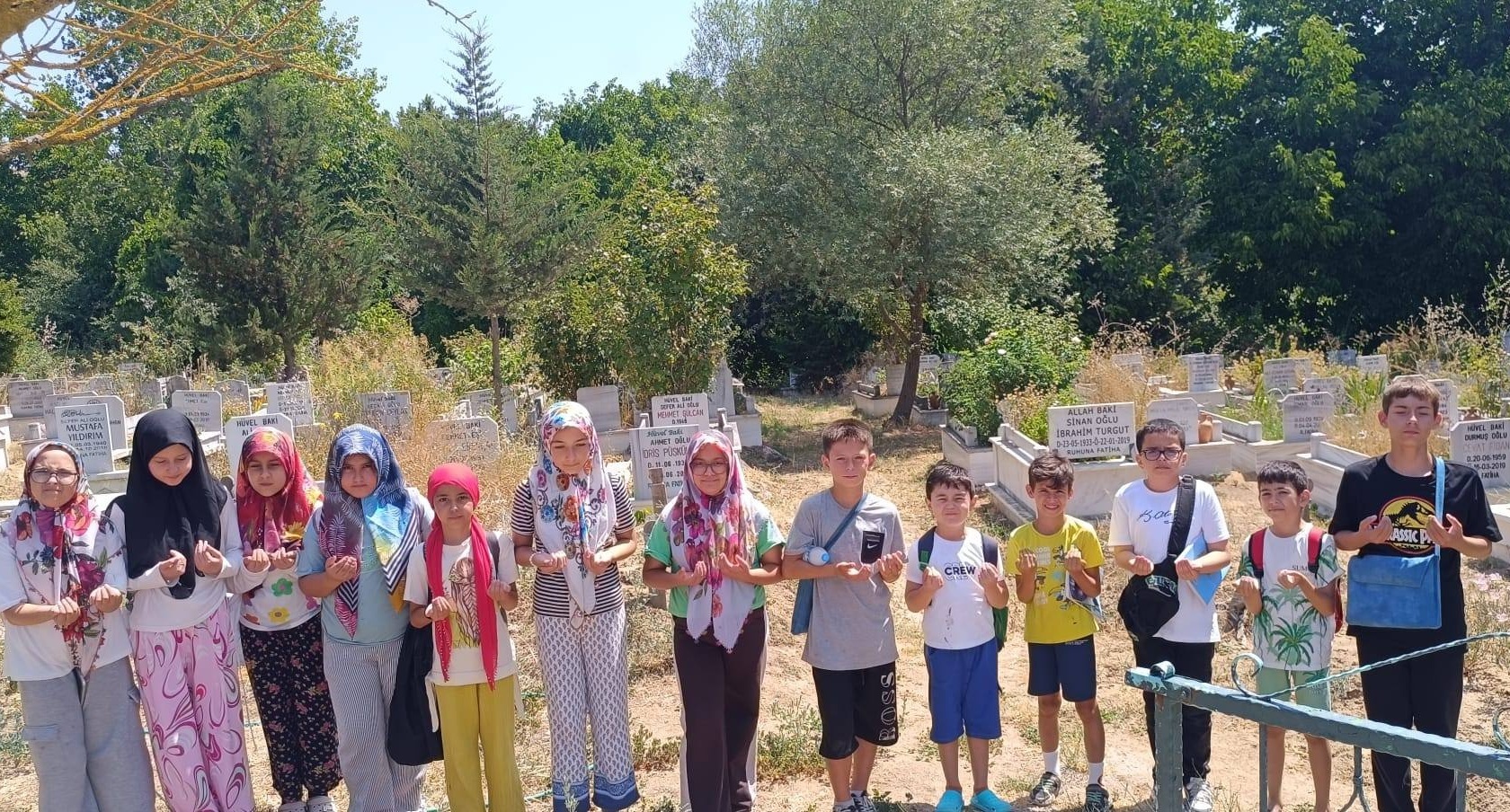 YAZ KUR’AN KURSU ÖĞRENCİLERİ, GEÇMİŞLERİNİ DUALARLA YAD ETTİ