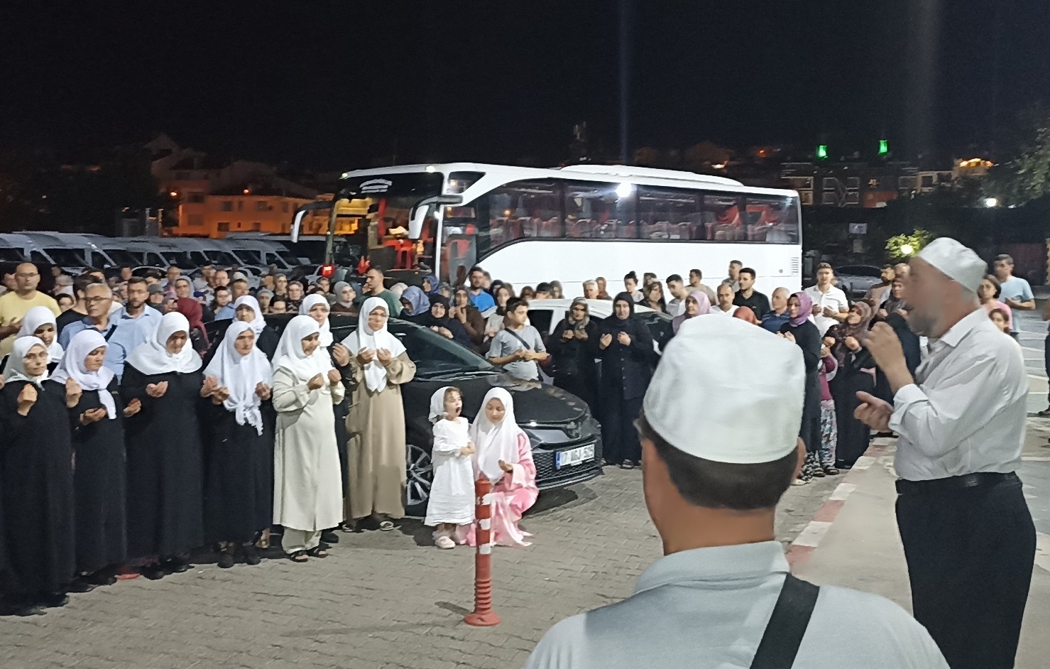 ÇANLI UMRECİLER DUALARLA UĞURLANDI