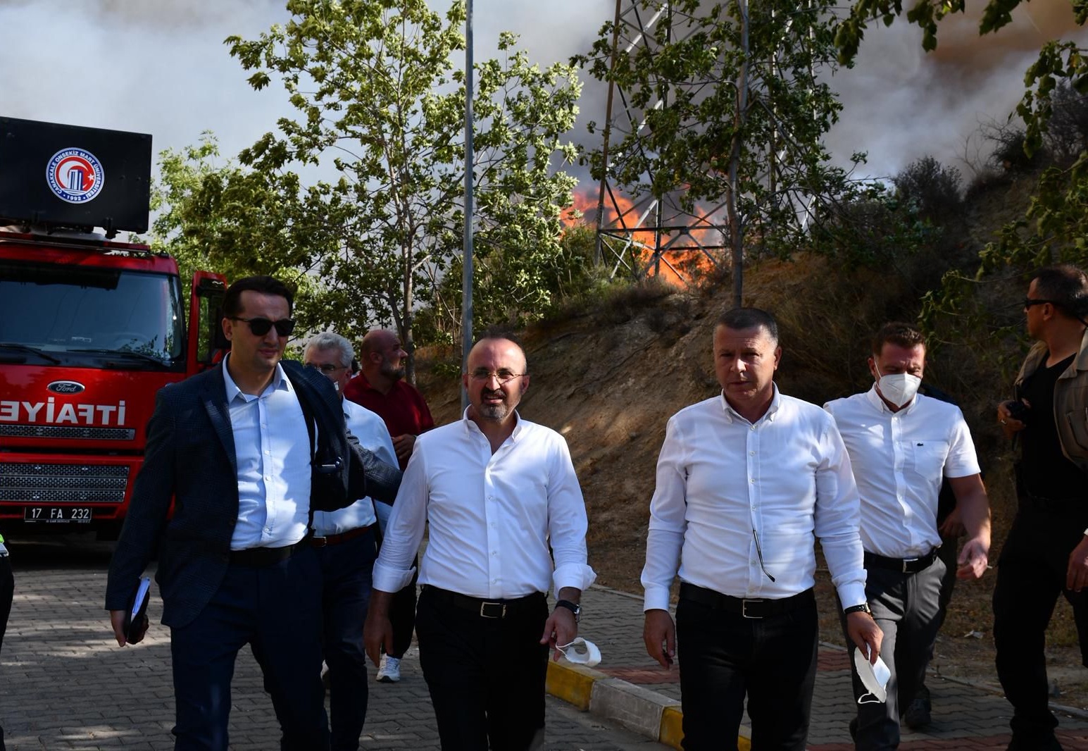 İKİ ÇANAKKALELİ, BAKAN YARDIMCISI TURAN VE BAKANLIK MÜŞAVİRİ KUZU YANGIN BÖLGESİNDE