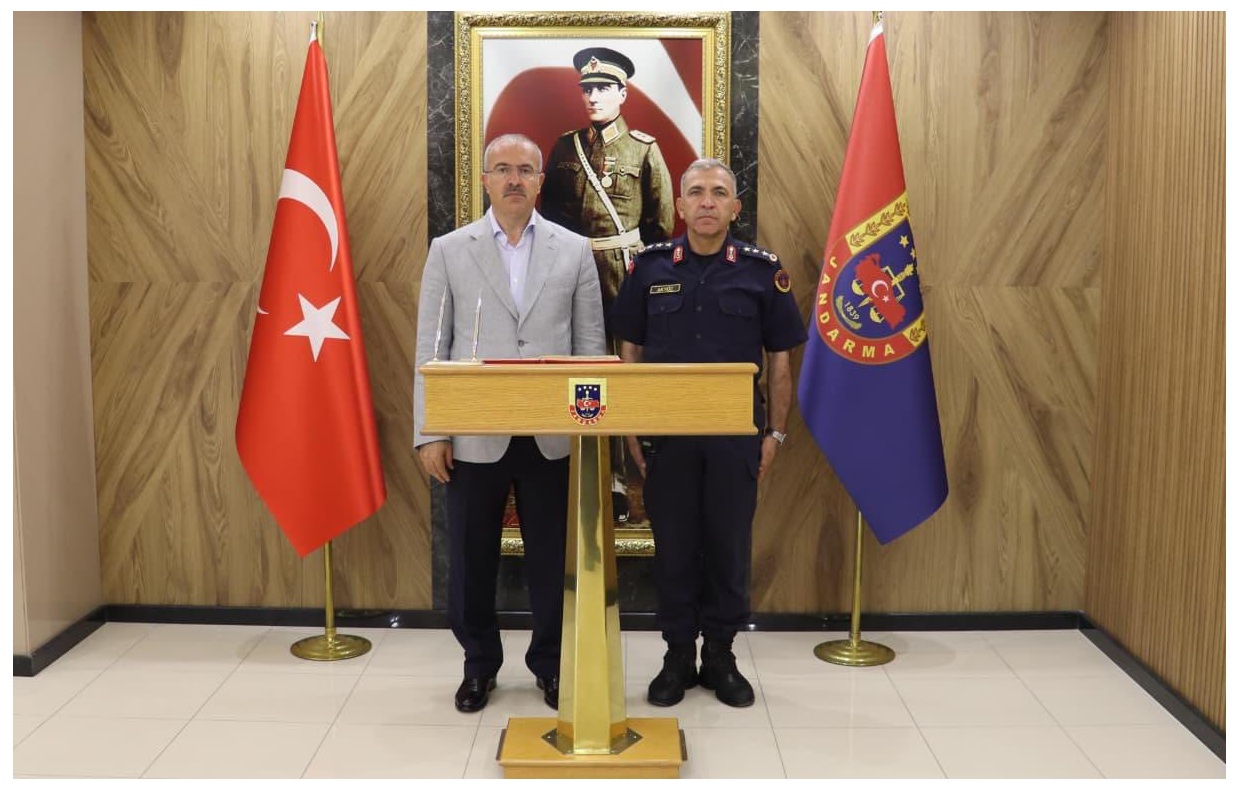 VALİDEN YENİ İL JANDARMA KOMUTANINA HAYIRLI OLSUN ZİYARETİ