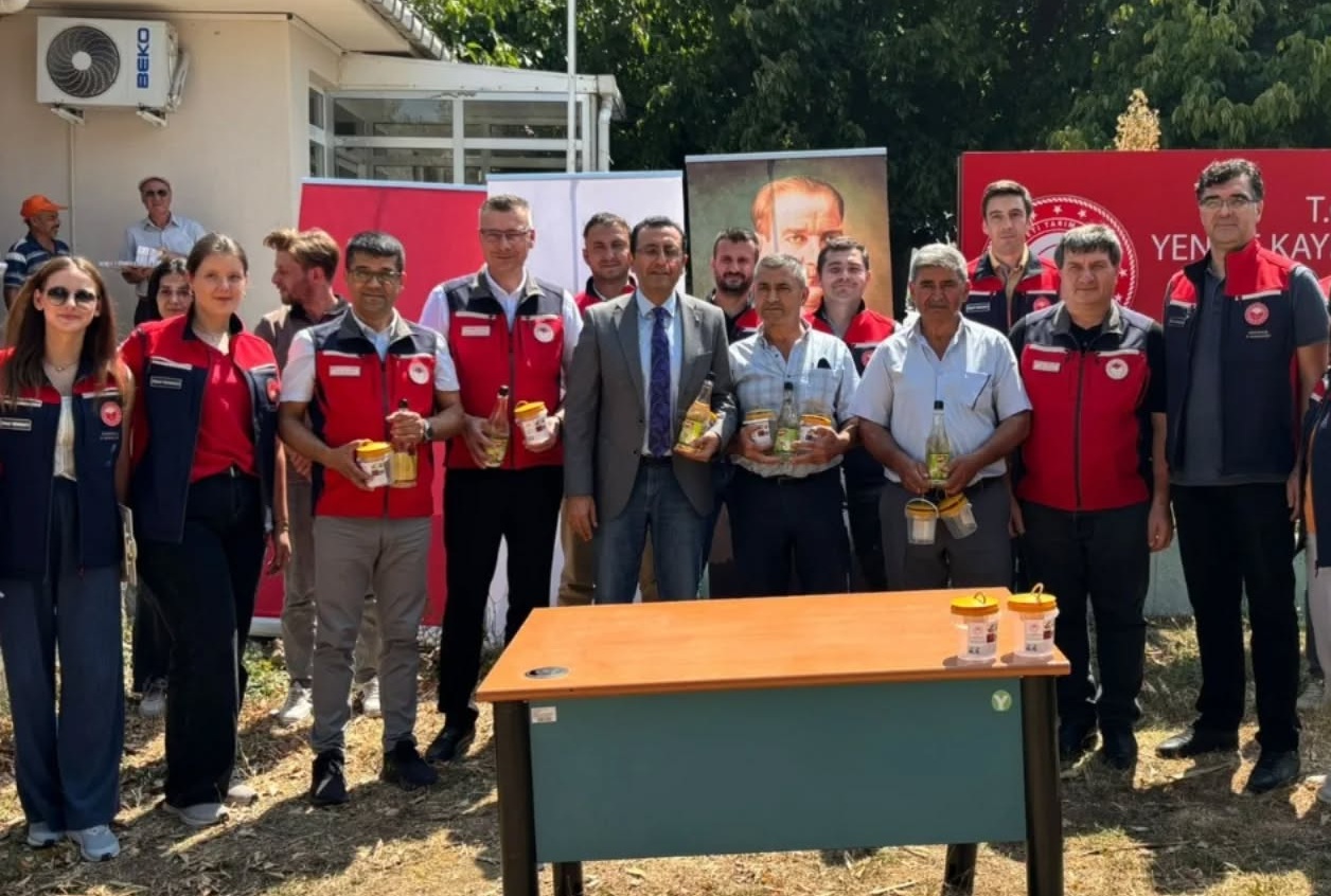 YENİCELİ ARICILAR VE ÇİLEK ÜRETİCİLERİNE PETEK VE İLAÇ DAĞITIMI