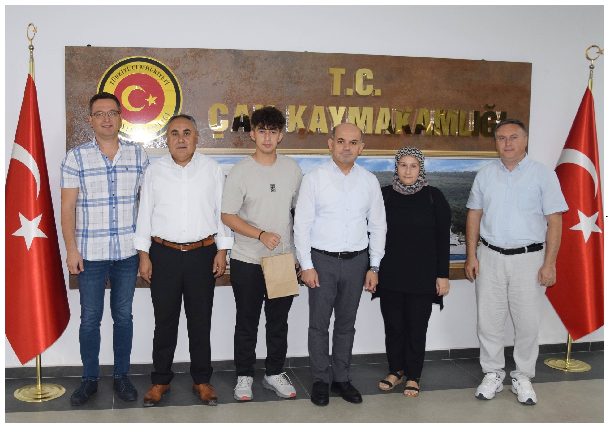 YKS İLÇE BİRİNCİSİNDEN KAYMAKAMA ZİYARET