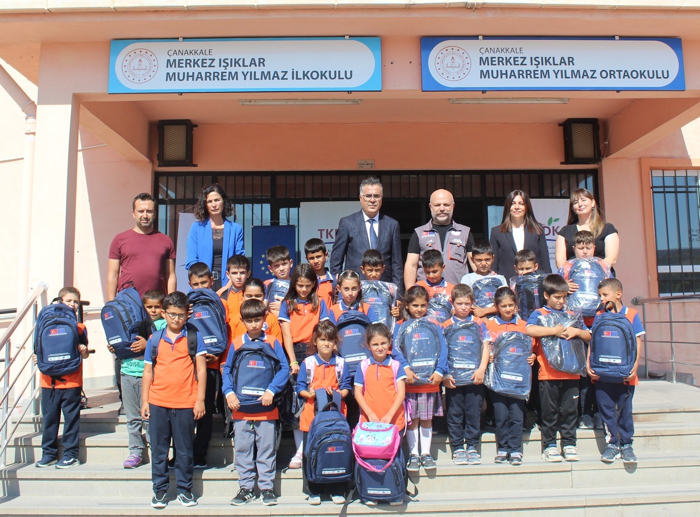 TKDK’DAN ÖĞRENCİLERE SIRT ÇANTASI DAĞITIMI