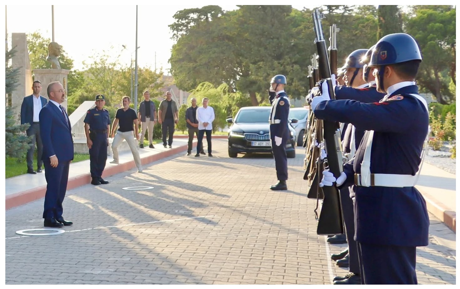 BAKAN YARDIMCISI TURAN’DAN ÇANAKKALE İL JANDARMA KOMUTANLIĞINA ZİYARET
