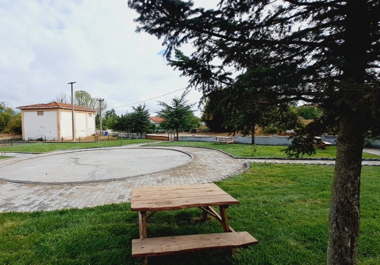 KALKIM BELEDİYESİNDEN PARK ALANLARINA ÇEVRE DÜZENLEMESİ